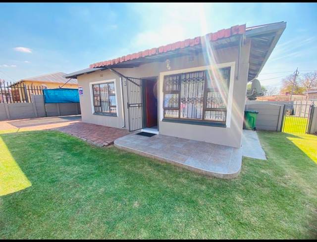 3 BEDROOM HOUSE FOR SALE IN SOUTH HILLS